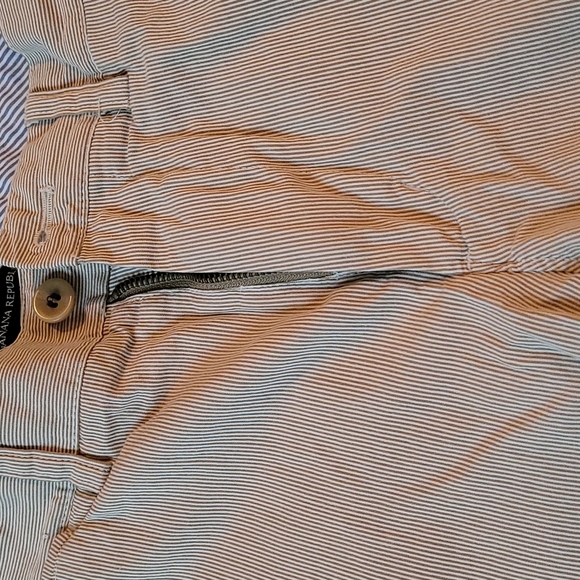 Banana Republic khaki shorts - Picture 2 of 4